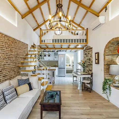 Blue Heaven Loft House سكوبيلوس تاون