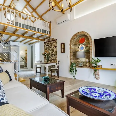 Blue Heaven Loft House * سكوبيلوس تاون